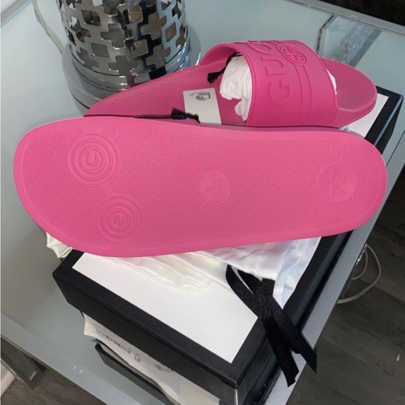 Rubber St Gucci print sandals - Picture 3 of 3